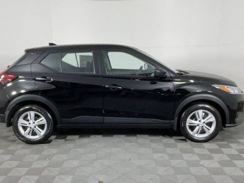 New 2025 Nissan Kicks Play S image 3