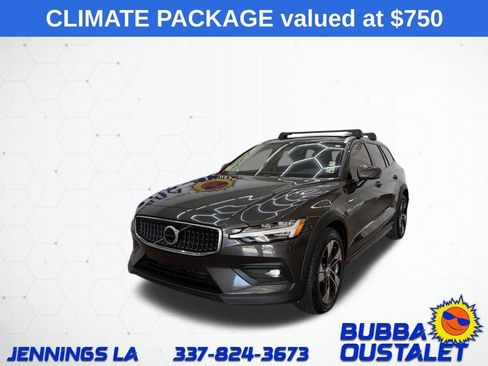 Used 2023 Volvo V60 B5 Cross Country Plus w/ Climate Package image 1