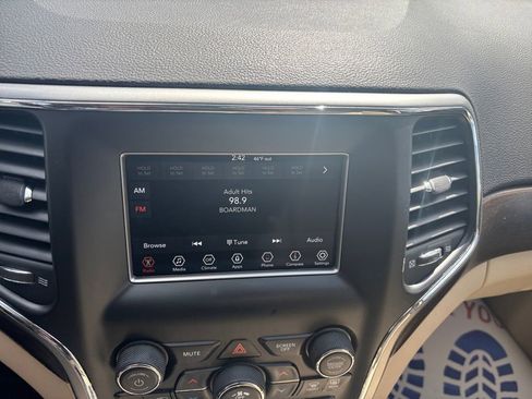 Used 2018 Jeep Grand Cherokee Laredo AWD/4WD image 17