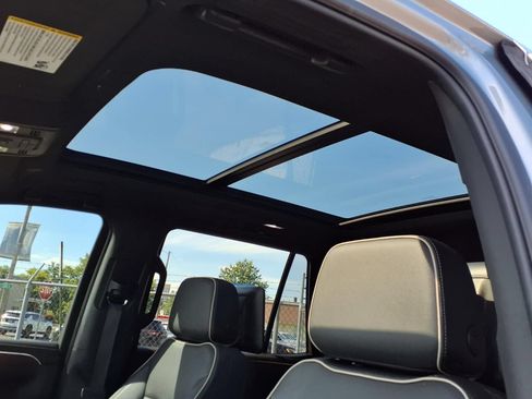 Used 2023 Chevrolet Tahoe Premier w/ Advanced Technology Package AWD/4WD image 20