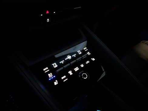 Used 2025 Porsche Macan Electric image 42