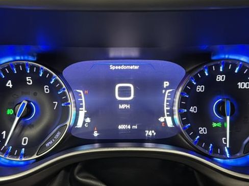 Used 2023 Chrysler Pacifica Touring-L FWD image 15