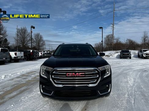 Used 2024 GMC Terrain SLT image 3