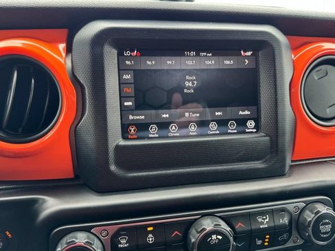 Used 2020 Jeep Wrangler Sport AWD/4WD image 16