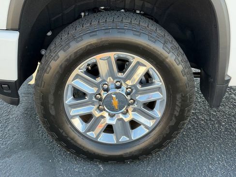 Used 2025 Chevrolet Silverado 2500 High Country w/ High Country Premium Package AWD/4WD image 11