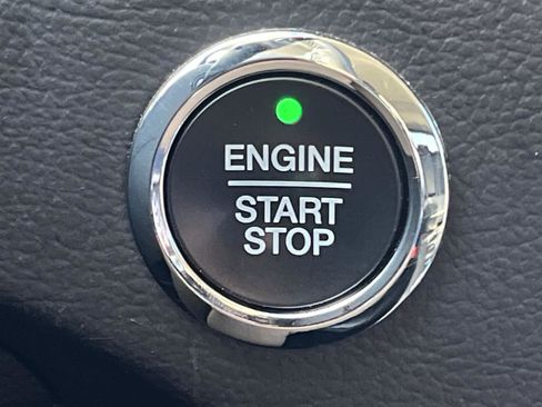 Used 2023 Ford Edge SEL image 29