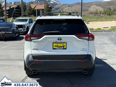 Used 2022 Toyota RAV4 XLE Premium AWD/4WD image 4