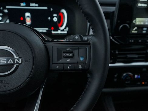 New 2025 Nissan Pathfinder Platinum w/ Black Appearance Package image 22