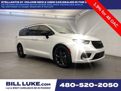 New 2026 Chrysler Pacifica Select