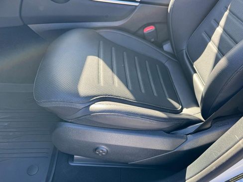 Used 2024 Mercedes-Benz GLC 300 4MATIC image 15