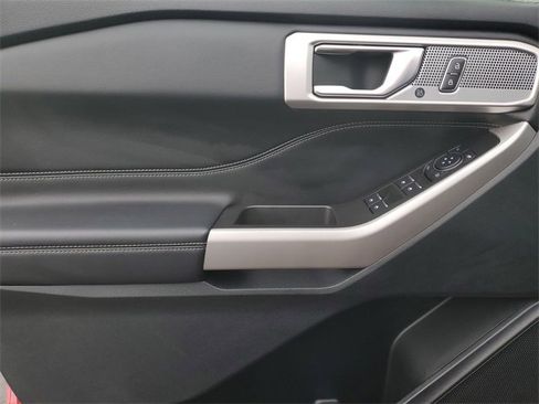 Certified 2024 Ford Explorer XLT w/ Equipment Group 202A image 9