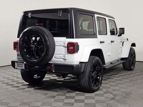 Used 2023 Jeep Wrangler Unlimited Sahara AWD/4WD image 5