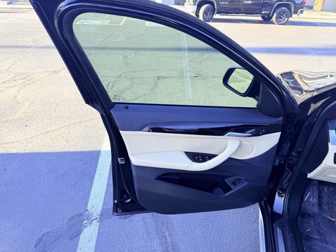 Used 2017 BMW X1 xDrive28i image 9