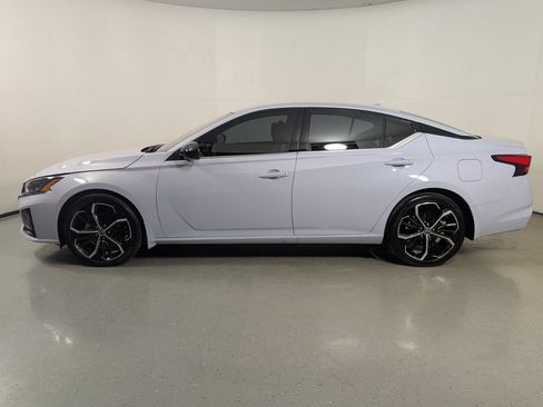 Used 2025 Nissan Altima 2.5 SR FWD image 4