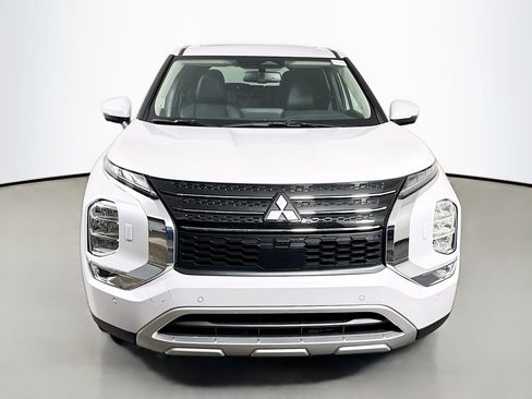 Used 2024 Mitsubishi Outlander SEL image 2