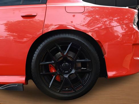 Used 2017 Dodge Charger R/T Scat Pack w/ Beats Audio Group RWD image 8