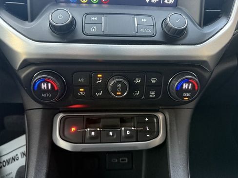 Used 2022 GMC Acadia SLE image 27