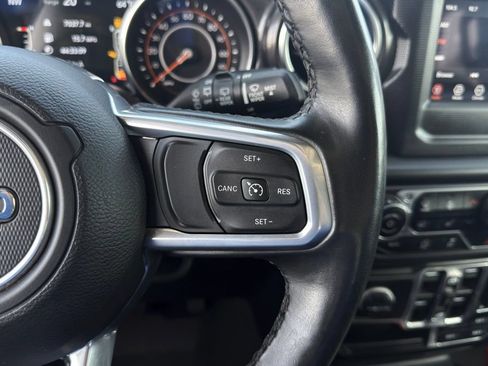 Used 2021 Jeep Wrangler Unlimited Sahara AWD/4WD image 5