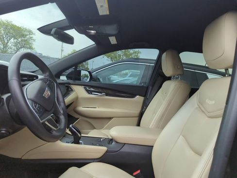 Used 2017 Cadillac XT5 FWD image 6