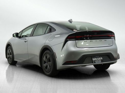 Used 2025 Toyota Prius LE image 3