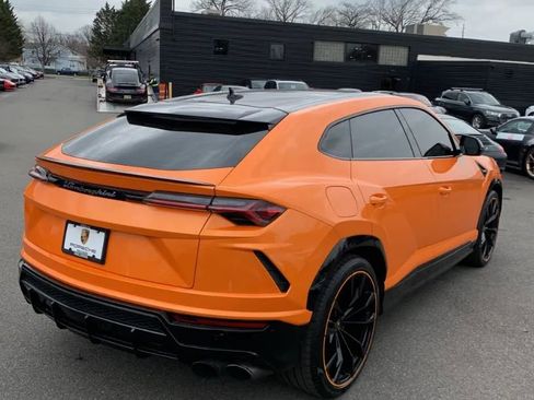 Used 2021 Lamborghini Urus AWD/4WD image 2