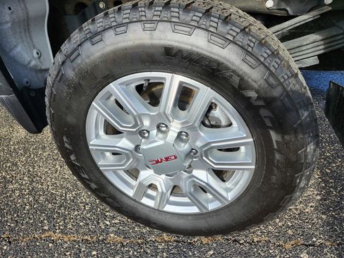 Used 2024 GMC Sierra 3500 SLE w/ SLE Convenience Package image 44