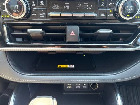 Used 2023 Toyota Highlander Platinum AWD/4WD image 17