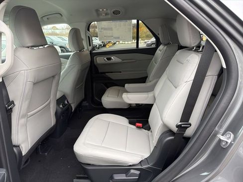 New 2026 Ford Explorer Active image 7