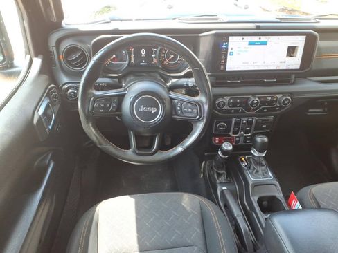 Used 2024 Jeep Gladiator Mojave w/ Convenience Group AWD/4WD image 11