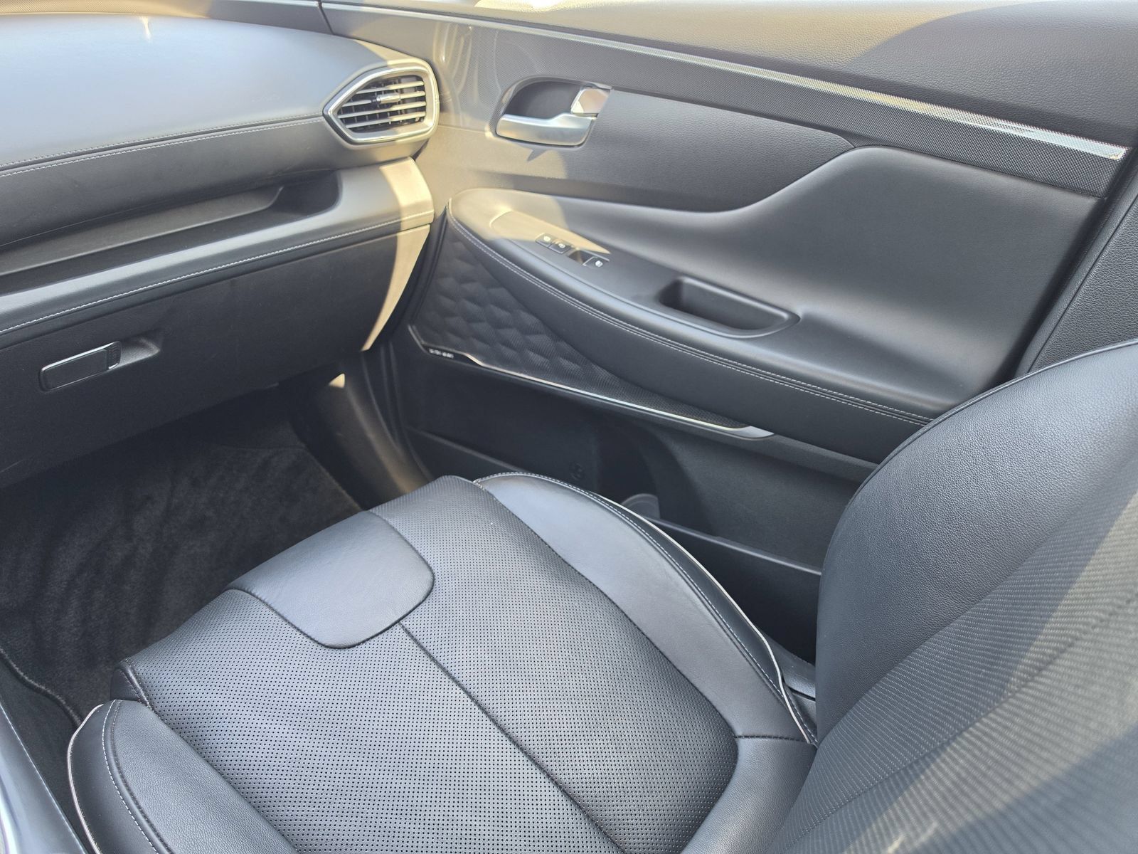 Used 2023 Hyundai Santa Fe Limited AWD/4WD image 19