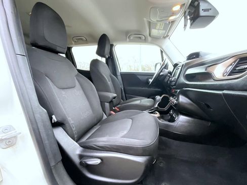 Used 2016 Jeep Renegade Latitude image 16