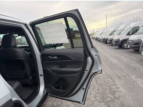 New 2025 Jeep Grand Cherokee Altitude w/ Trailer Tow Package image 12