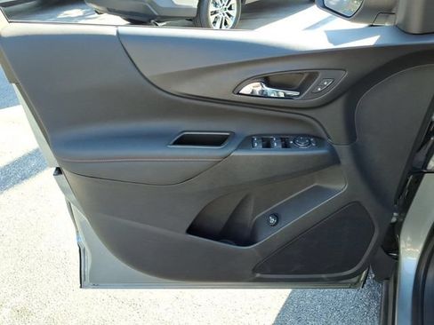 Used 2023 Chevrolet Equinox RS FWD image 8