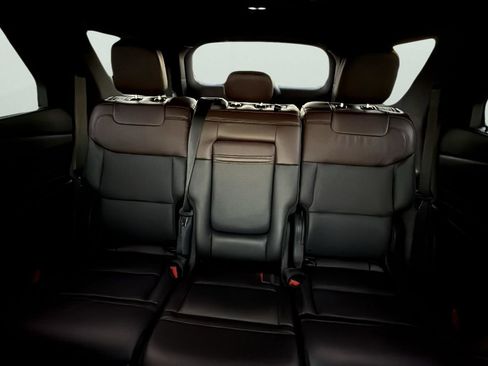 Certified 2022 Ford Explorer Platinum w/ Technology Package image 24