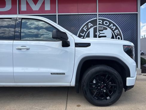 Used 2024 GMC Sierra 1500 Elevation AWD/4WD image 3
