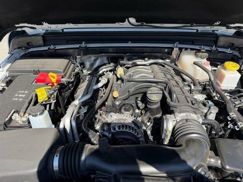 Used 2025 Jeep Gladiator Mojave w/ Convenience Group image 12