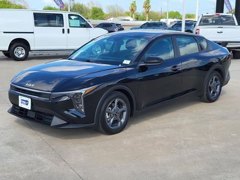 Used 2025 Kia K4 FWD image 2