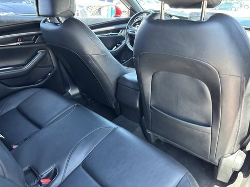 Used 2019 MAZDA MAZDA3 Hatchback w/ Preferred Package FWD image 11