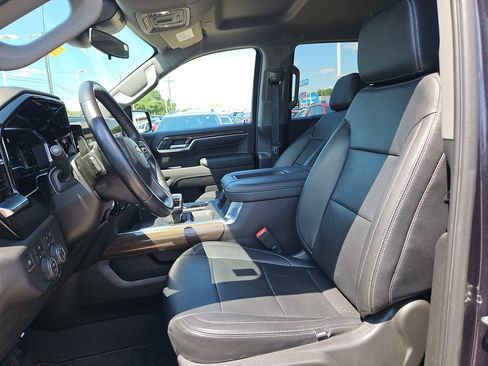 Used 2022 Chevrolet Silverado 1500 LT AWD/4WD image 16