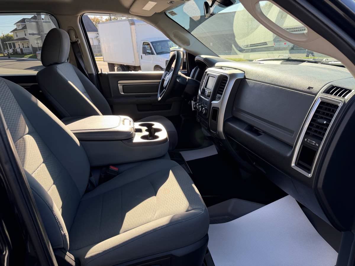 Used 2018 RAM 1500 Classic SLT AWD/4WD image 18