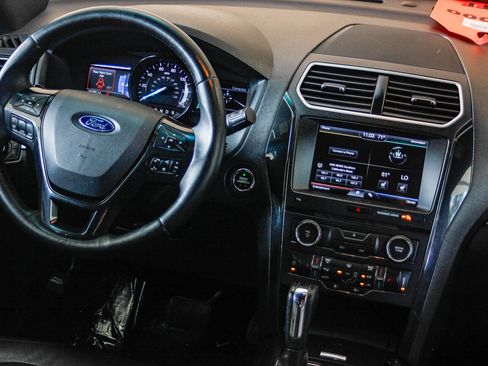 Used 2016 Ford Explorer XLT image 12