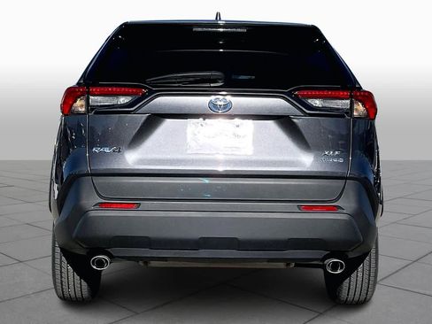 Used 2022 Toyota RAV4 XLE w/ Convenience Package image 5