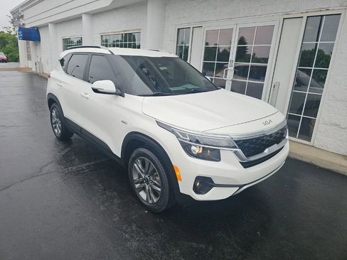 Used 2023 Kia Seltos S AWD/4WD image 2