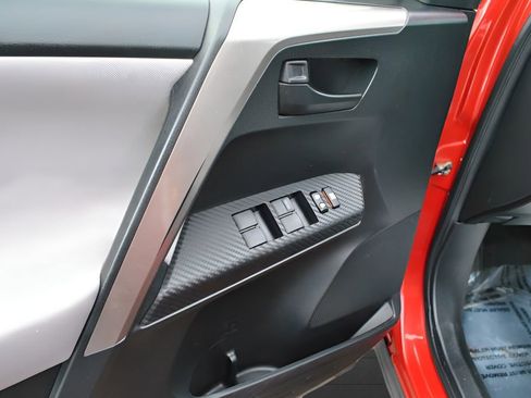 Used 2015 Toyota RAV4 LE image 30