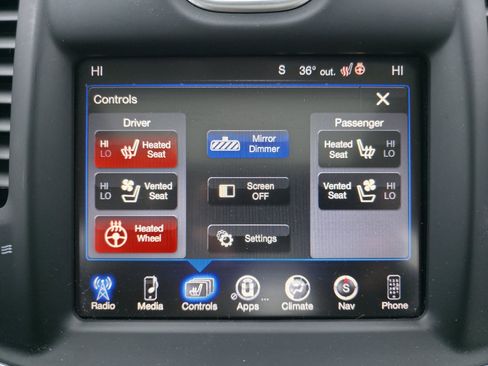 Used 2016 Chrysler 300 C Platinum w/ Safetytec Plus Group image 39