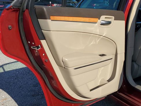 Used 2014 Chrysler 300 C RWD image 13