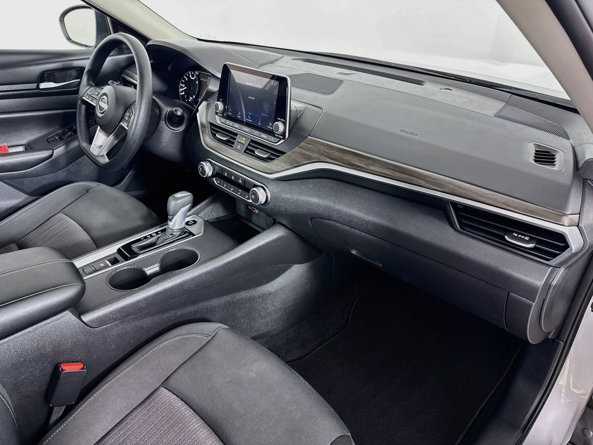 Used 2025 Nissan Altima 2.5 SV AWD/4WD image 31