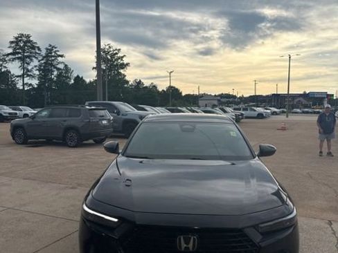 Used 2024 Honda Accord Sport image 2