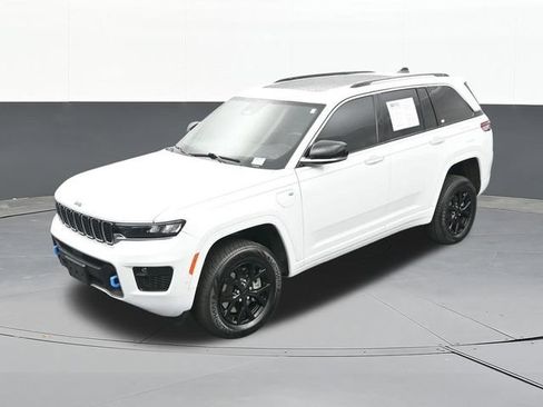 Used 2023 Jeep Grand Cherokee Overland w/ Luxury Tech Group IV AWD/4WD image 68