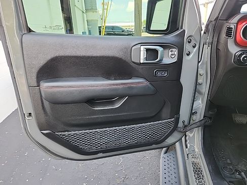 Used 2019 Jeep Wrangler Unlimited Rubicon w/ Dual Top Group AWD/4WD image 25